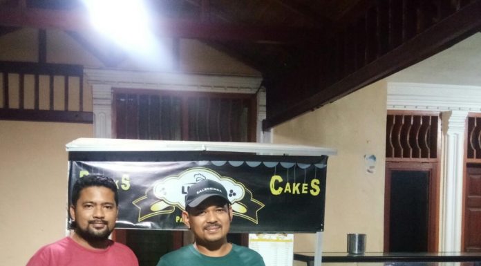 H Roby Agusman Harahap SH Tokoh Pemuda Tabagsel Peduli UMKM.