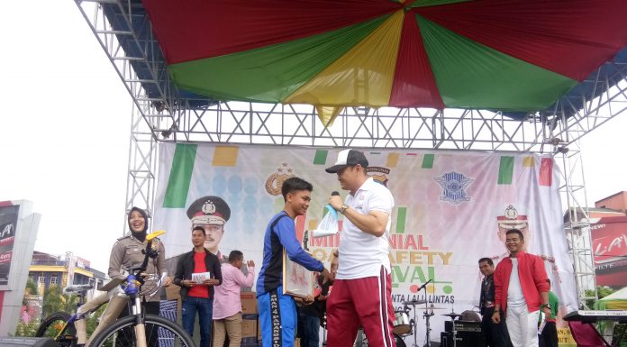 Tarmidzi Siswa SMAN 4 Padangsidimpuan Salah Satu Millenial ” Bangga Sosok Kapolres Padangsidimpuan AKBP Hilman Wijaya SIK MH