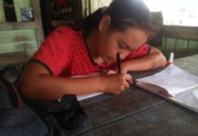 Masa Pandemi “Siswi SMP Melalui Daring (online) Rela Minjam HP Milik Tetangga