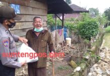 Bagikan Sembako Door to Door, Polres Tapanuli Selatan Peduli Warga Terdampak Covid-19