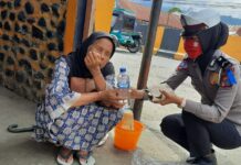 Jum’at Berbagi” Polwan Sat Lantas Polres Madina ‘Sambangi Pengemis Di Seputaran Pasar Baru Panyabungan