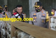 AKBP Horas Tua Silalahi Panen Perdana Budidaya Jamur Tiram