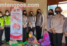 Polwan Polres Padangsidimpuan Bagi Sembako Di Hari Jadi Polwan 73