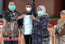 Sekolah Tatap Muka, Walikota Padangsidimpuan Bagi Masker Untuk Guru dan Siswa