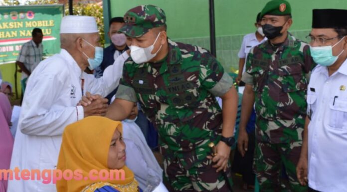 Dandim 0212/Tapsel Tinjau Pelaksanaan Vaksinasi “Guna Percepatan Vaksinasi Serta Beri Dukungan Semangat Bagi Tim Vaksinator Dan Masyarakat