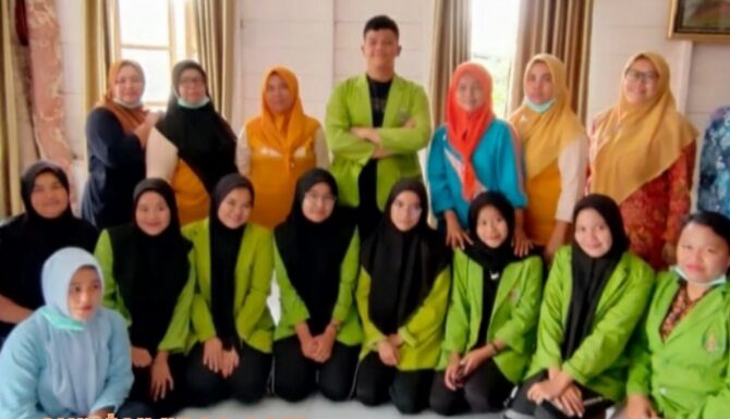 Mahasiswa KKN Universitas Aufa Royhan Berpartispasi Dalam Kegiatan Pemberdayaan Lansia Dalam Peningkatan Kesehatan Dengan Program Senam Lansia Di Desa Sibangkua