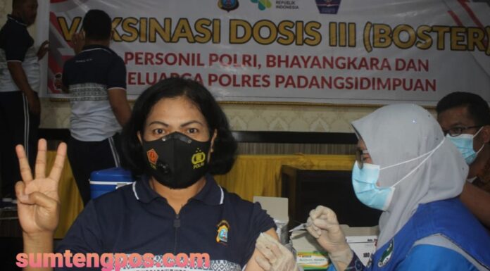 Personil Polres Padangsidimpuan laksanakan Vaksinasi Dosis III (BOOSTER)