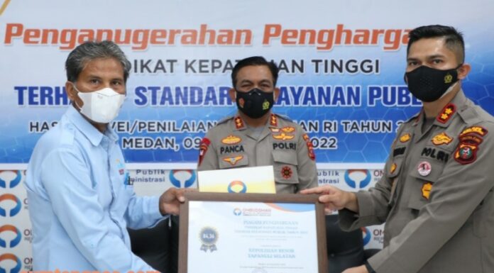 Disaksikan Kapolda Sumut, Ombudsman RI Beri Penghargaan Kepada Kapolres Tapsel