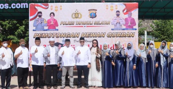 Polres Tapsel Sembelih 17 Ekor Lembu di Hari Raya Qurban