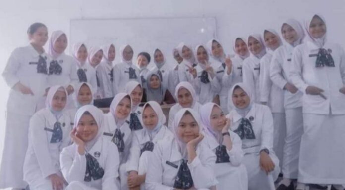 PENGGUNAAN BAHASA INDONESIA YANG BAIK DAN BENAR DI KALANGAN MAHASISWA D3 KEBIDANAN UNIVERSITAS AUFA ROYHAN DI KOTA PADANGSIDIMPUAN