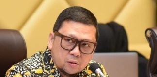 Dua Hari Jabat Plt Ketua Golkar Sumut, Ahmad Doli Langsung Tinjau Lokasi Banjir dan Beri Bantuan