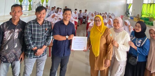 IPPMH Goes to School: Edukasi Bahaya Pergaulan Bebas dan Bijak Bermedia Sosial di SMA Negeri 1 Halongonan