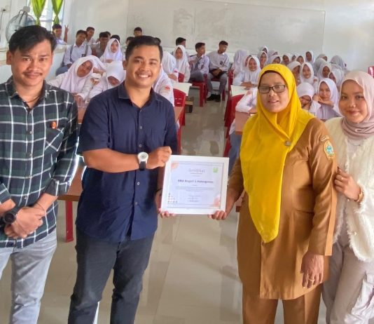 IPPMH Goes to School: Edukasi Bahaya Pergaulan Bebas dan Bijak Bermedia Sosial di SMA Negeri 1 Halongonan
